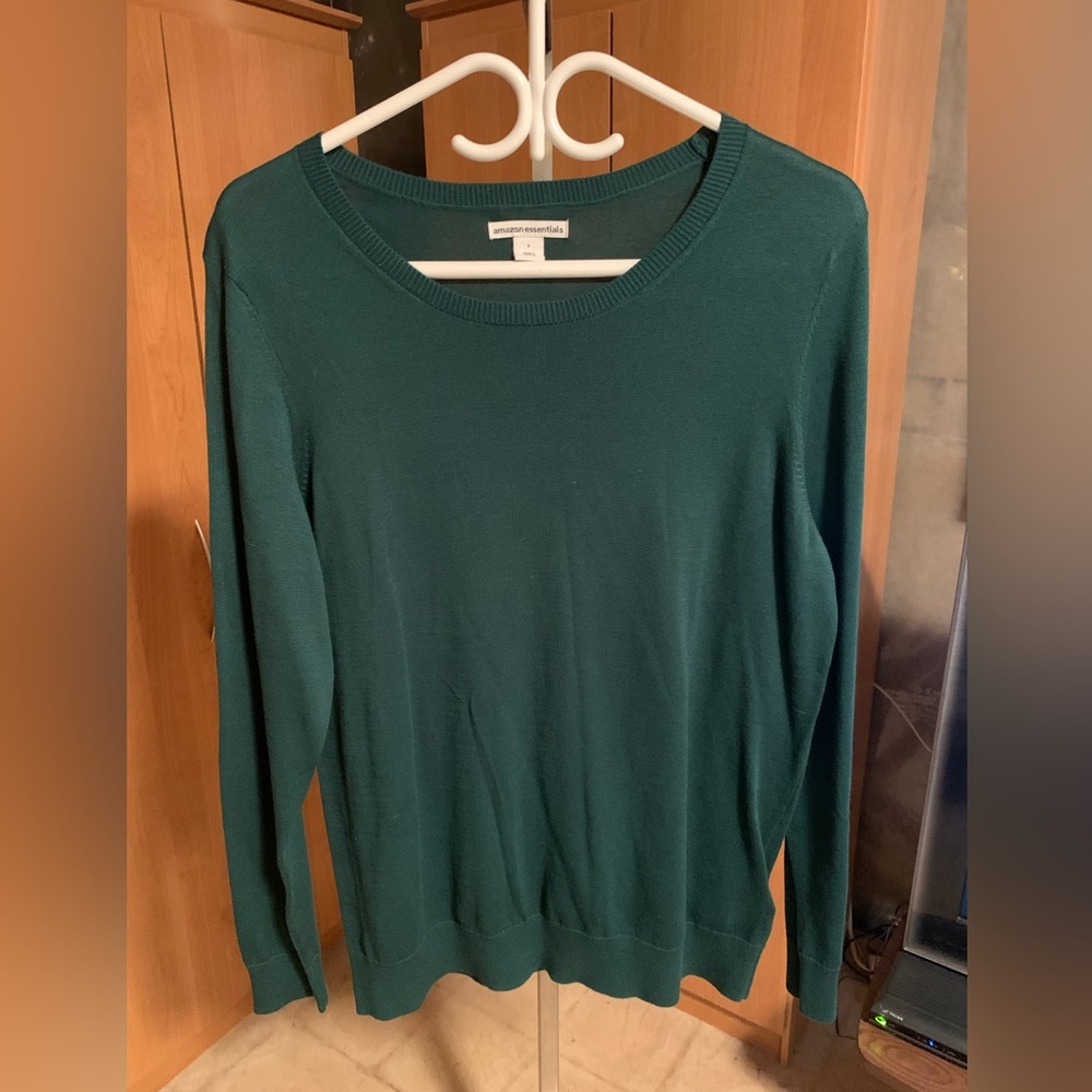 Amazon Essentials Women's Rich Green Crew Neck Sweater